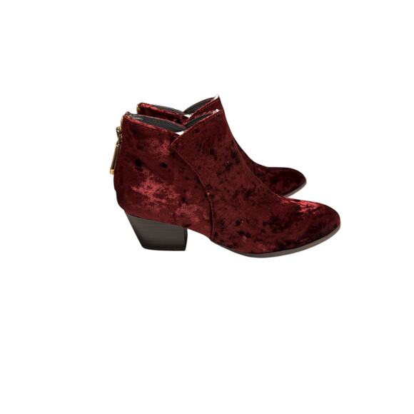 Qupid Burgundy Velvet Ankle Booties Women’s Size 6 Zip Back Block Heel - Picture 3 of 5